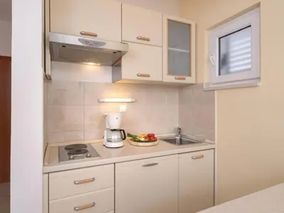 Kuhinja ili čajna kuhinja u objektu One Bedroom Apartment with Balcony 3