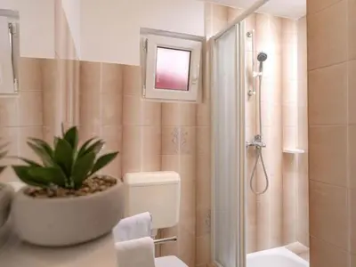 Kupaonica u objektu One Bedroom Apartment with Terrace 5
