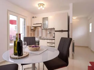 Kuhinja ili čajna kuhinja u objektu One Bedroom Apartment with Terrace 5