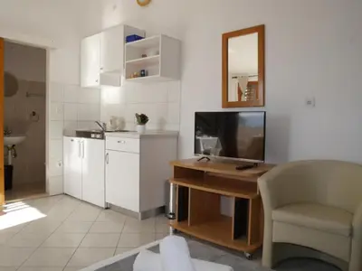 Kuhinja ili čajna kuhinja u objektu Dugi Rat Seaside Apartments - Studio 5