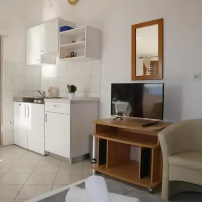 Dugi Rat Seaside Apartments - Studio 5