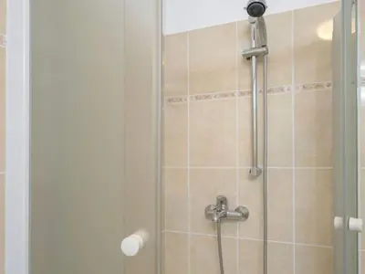 Kupaonica u objektu One Bedroom Apartment with Terrace and Sea View 4