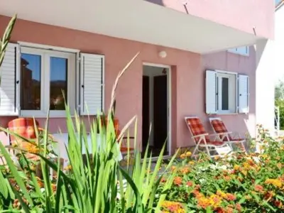 Vrt u objektu One Bedroom Apartment with Terrace and Sea View 4