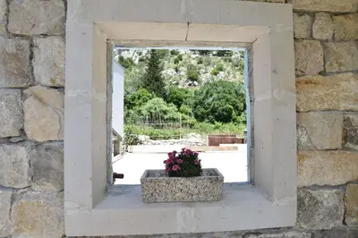 Vrt u objektu Apartments Petea Omis