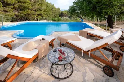 Bazen u objektu Luxury Villa Zlatni Rat with Pool, Near Zlatni Rat Beach, Bol ili u blizini