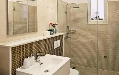 Kupaonica u objektu Lovely Apartment In Omis With Wifi