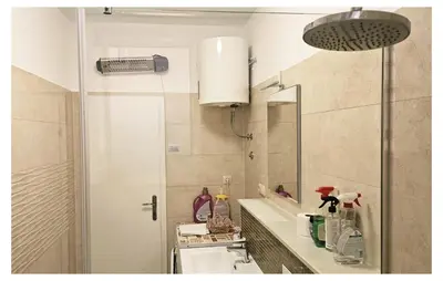 Kupaonica u objektu Lovely Apartment In Omis With Wifi