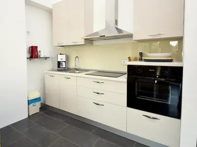 Kuhinja ili čajna kuhinja u objektu Apartment Molo Lozna-1 by Interhome