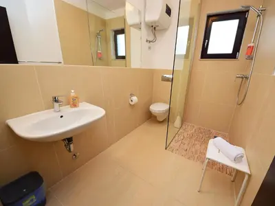 Kupaonica u objektu Apartment Molo Lozna-3 by Interhome