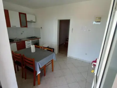 Kuhinja ili čajna kuhinja u objektu Classic One Bedroom Apartment with Terrace and Sea view
