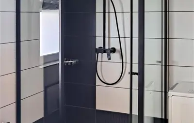 Kupaonica u objektu Gorgeous Apartment In Omis With Wifi
