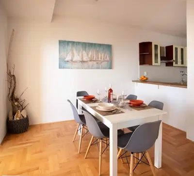 Kuhinja ili čajna kuhinja u objektu Meerblick Apartment mit großer Sonnenterrasse für 6 Personen