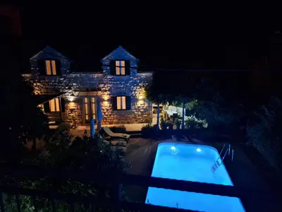Bazen u objektu Villa matulic ili u blizini