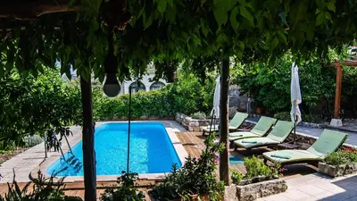 Bazen u objektu Villa matulic ili u blizini