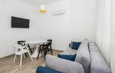 TV i/ili zabavni centar u objektu 1 Bedroom Amazing Apartment In Podstrana