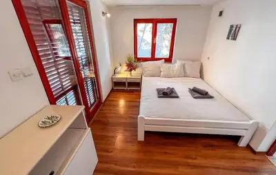 Krevet ili kreveti u jedinici u objektu Beach Front Apartment In Gdinj With Wifi