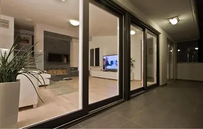 TV i/ili zabavni centar u objektu Gorgeous Home In Podstrana