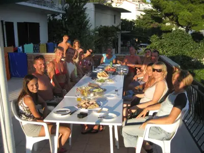 Gosti u objektu Seaview Family Apartment with Grand Terrace