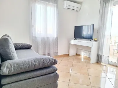 TV i/ili zabavni centar u objektu NEW! Villa Promajna Beach