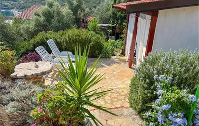 Vrt u objektu 2 Bedroom Awesome Apartment In Gdinj