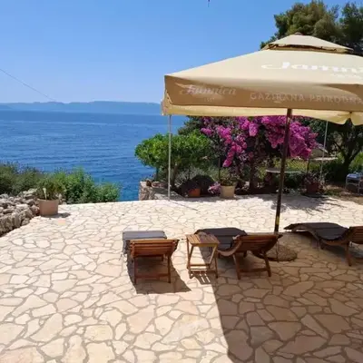 Secluded fisherman's cottage Cove Lucica