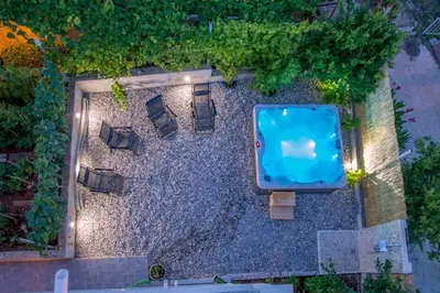 Bazen u objektu Apartments with parking space Vrboska, Hvar - 24967 ili u blizini