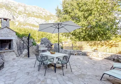 Pogled na planine ili pogled na planine iz apartmana
