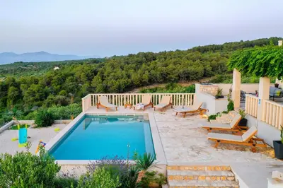 Bazen u objektu Family friendly house with a swimming pool Supetar, Brac - 15280 ili u blizini