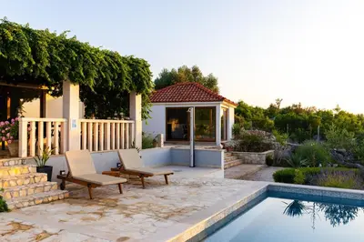 Bazen u objektu Family friendly house with a swimming pool Supetar, Brac - 15280 ili u blizini