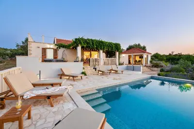 Bazen u objektu Family friendly house with a swimming pool Supetar, Brac - 15280 ili u blizini