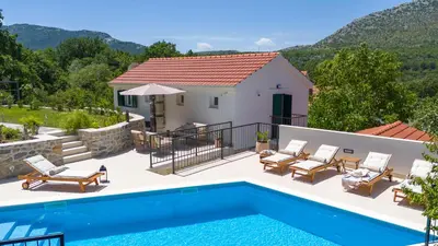 Bazen u objektu NEW! Villa AmaRosa - with heated pool and large playground ili u blizini