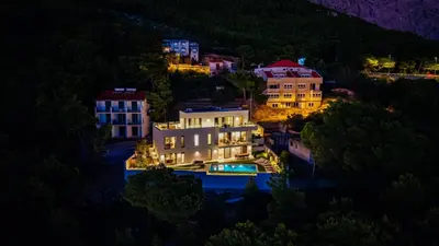 Bazen u objektu Villa Harmony Brela ili u blizini