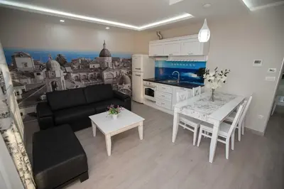 Kuhinja ili čajna kuhinja u objektu Villa Rita Apartments I