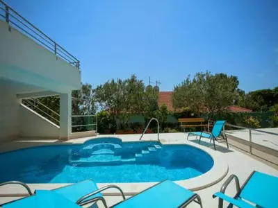 Bazen u objektu Apartments Relax Brela - Studio A2 ili u blizini