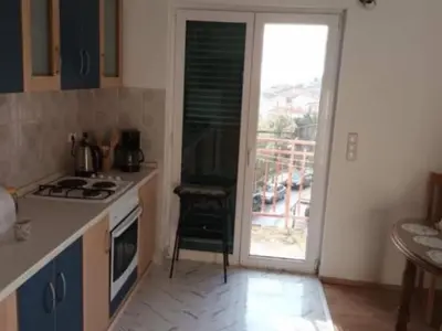 Kuhinja ili čajna kuhinja u objektu Spacious & Cozy Apartments Dugi Rat