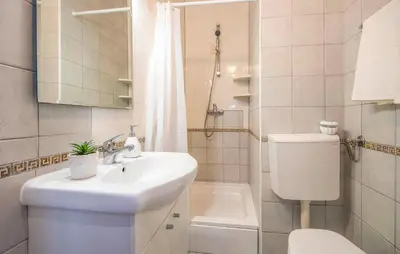 Kupaonica u objektu Awesome Apartment In Omis