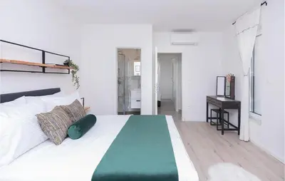 Krevet ili kreveti u jedinici u objektu Gorgeous Apartment In Podstrana With Wifi
