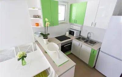 Kuhinja ili čajna kuhinja u objektu 1 Bedroom Stunning Apartment In Podstrana