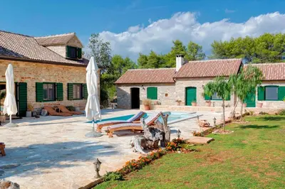 Bazen u objektu Old Town Villa Hvar ili u blizini
