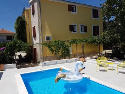 Bazen u objektu Apartmani Marita ili u blizini