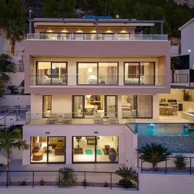 Luxurious 5-Bedroom Villa 