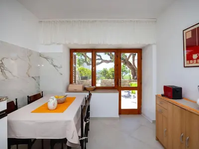 Tlocrt objekta Holiday Home Maric mit Terrasse und Balkon by Interhome