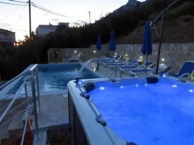 Bazen u objektu Holiday Home Villa Dusanka by Interhome ili u blizini