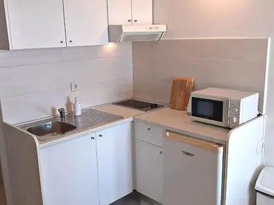 Kuhinja ili čajna kuhinja u objektu Apartment mit Blick auf das Wasser by Interhome