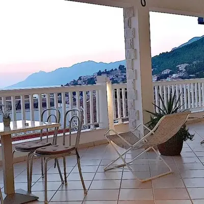 Apartment mit Blick auf das Wasser by Interhome