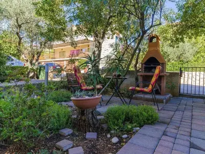 Vrt u objektu Apartment Tihana mit mediterranem Garten by Interhome