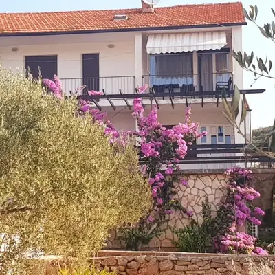 Apartment Tihana mit mediterranem Garten by Interhome