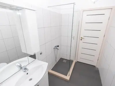 Kupaonica u objektu Holiday Home Haus in Splitska mit kostenlosem Parkplatz by Interhome