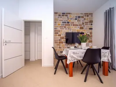 Tlocrt objekta Holiday Home Haus in Stanići mit grünem Garten by Interhome