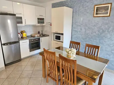 Kuhinja ili čajna kuhinja u objektu Apartment Maja großer Balkon 7 Minuten zu Fuß zum Strand und Hotel by Interhome